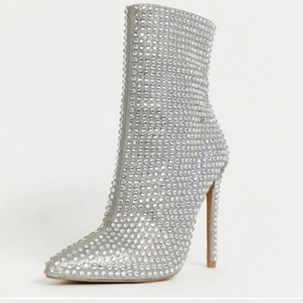 NEW! STEVE MADDEN Rhinestone Boots 5.5.